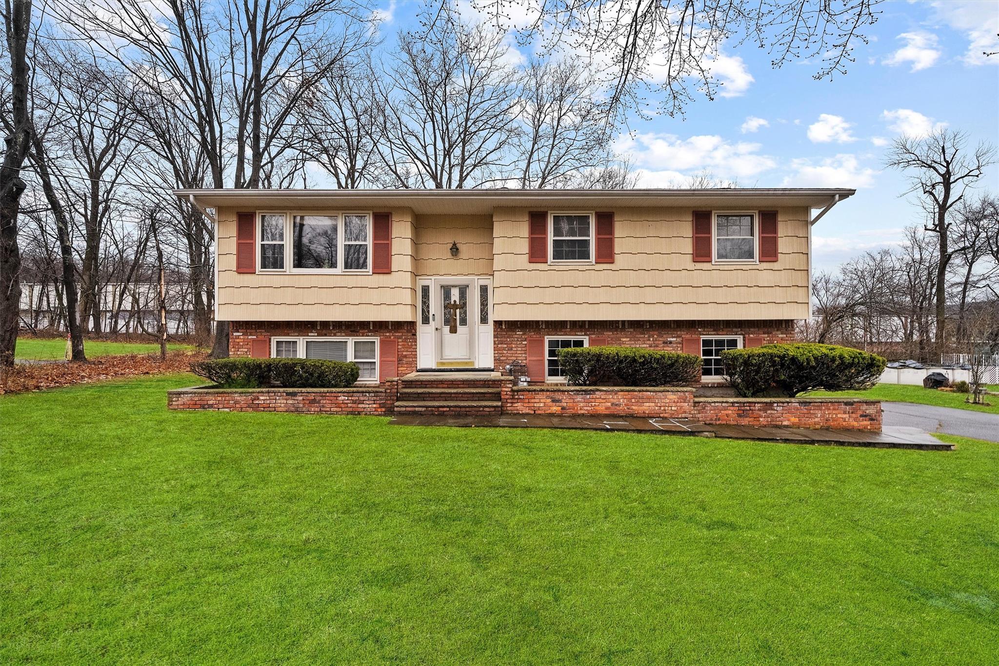16 Lakeland Avenue Property Photo