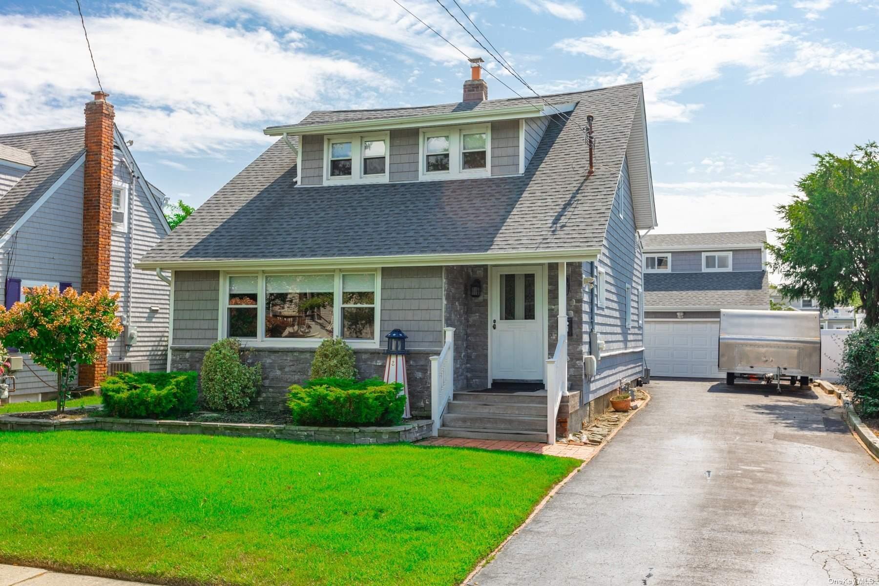 12 S Bay Avenue Property Photo