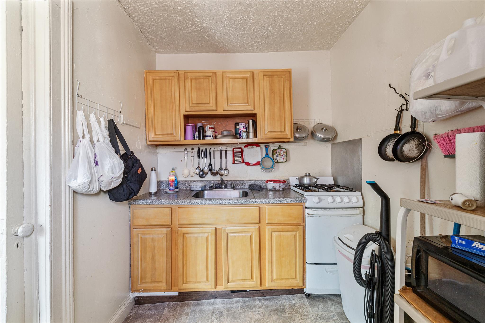 6 W Broad Street Property Photo 6