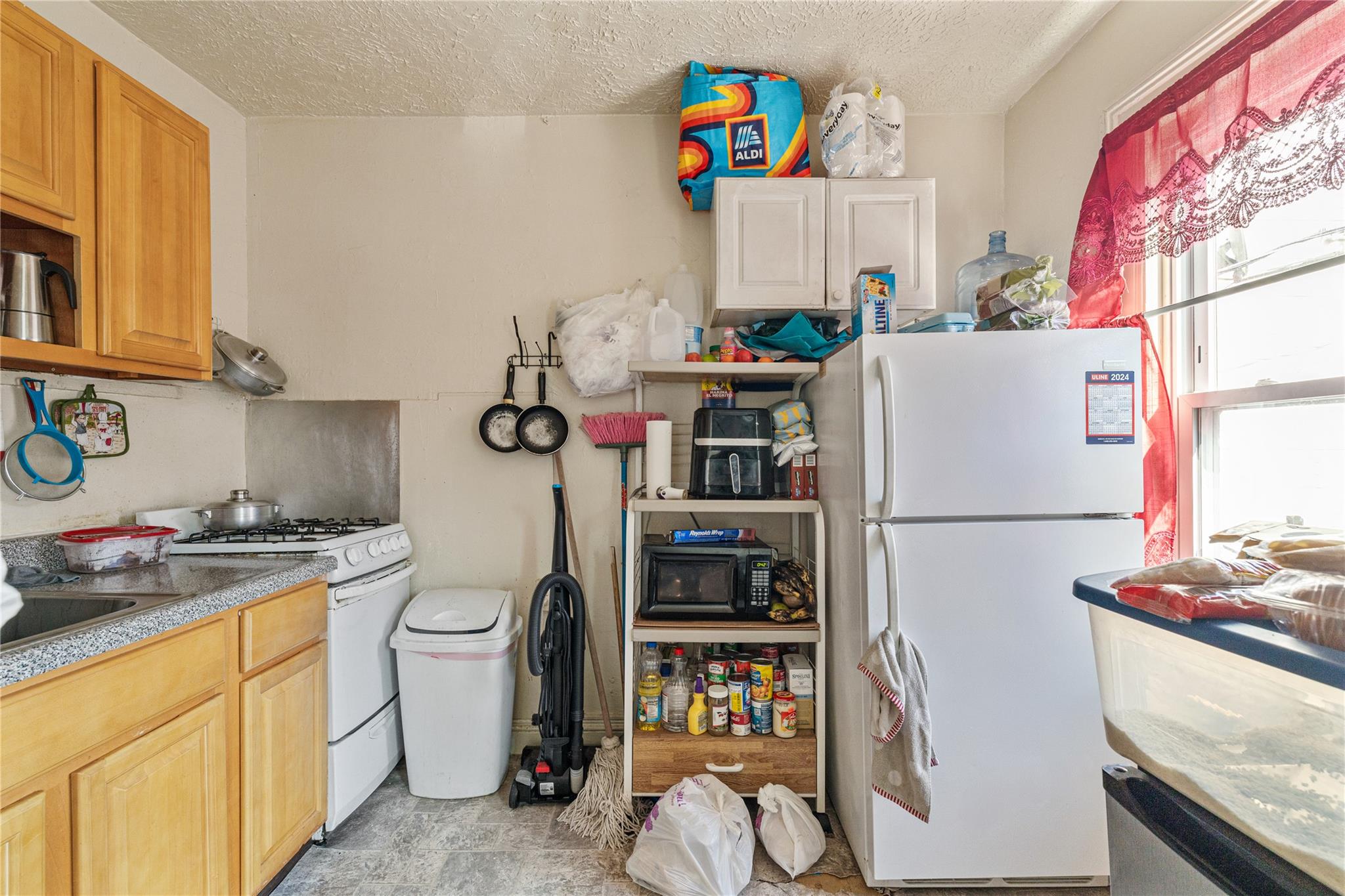 6 W Broad Street Property Photo 7