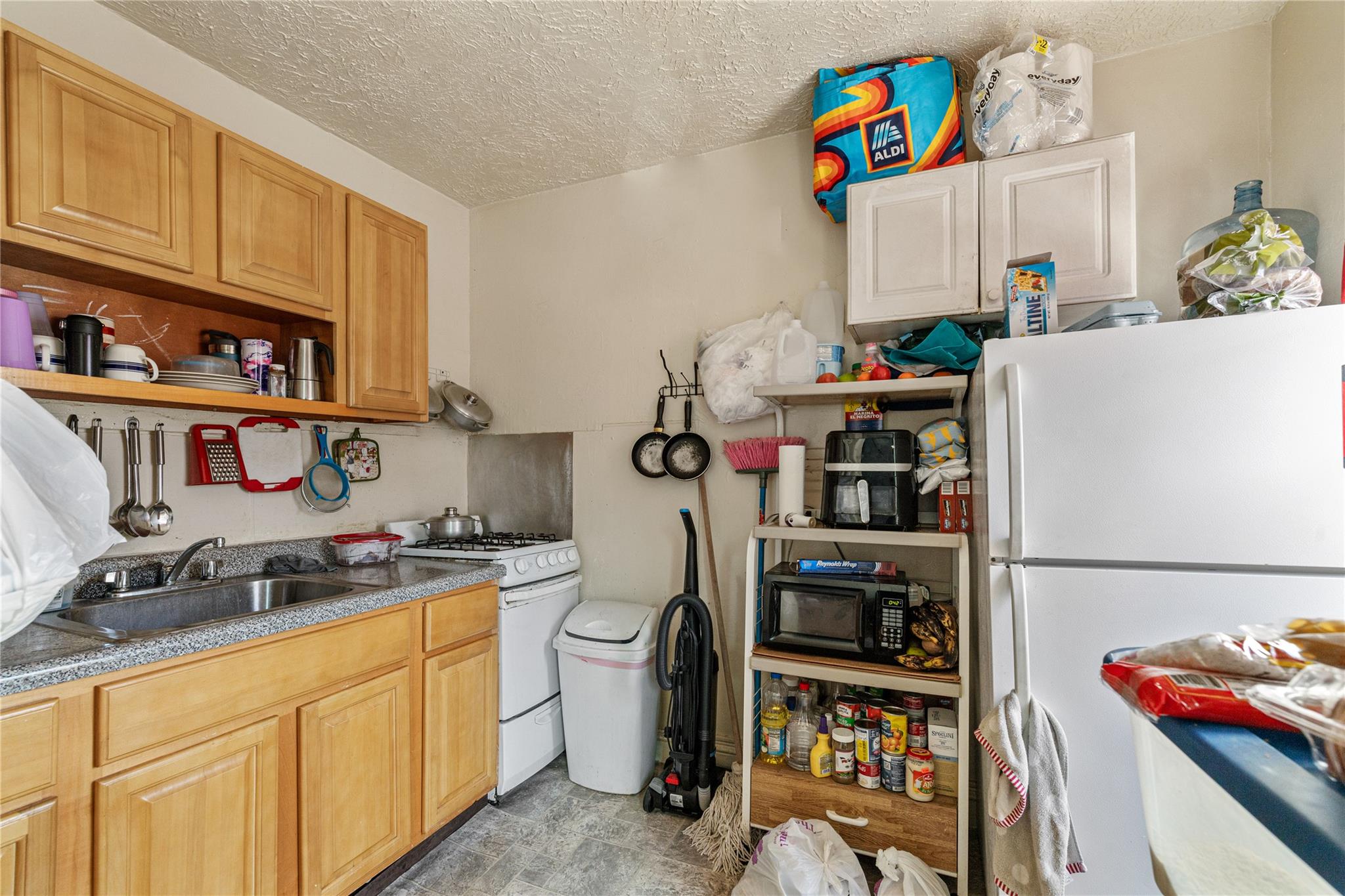 6 W Broad Street Property Photo 8