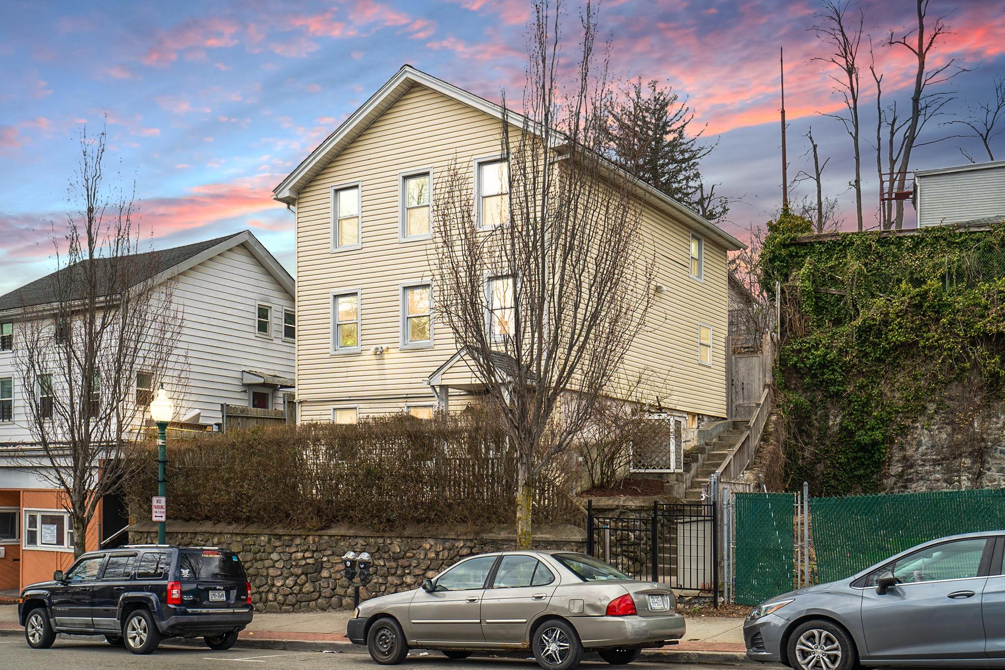160 N Division Street Property Photo