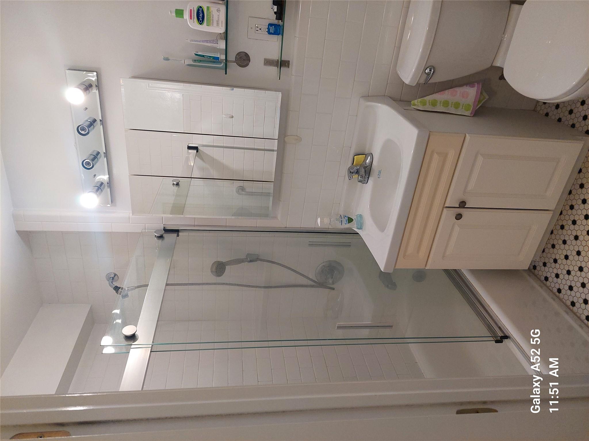 220-55 46 Avenue #6f Property Photo 8