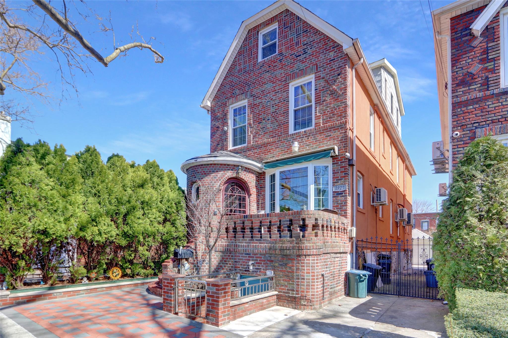 1927 Schenectady Avenue Property Photo