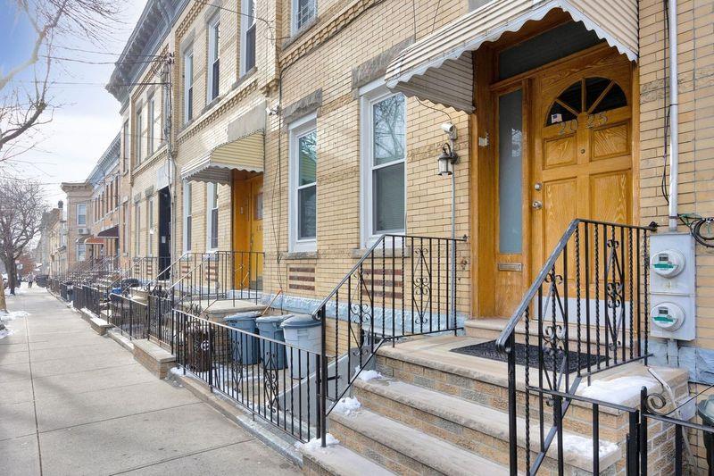 20-25 Linden Street Property Photo