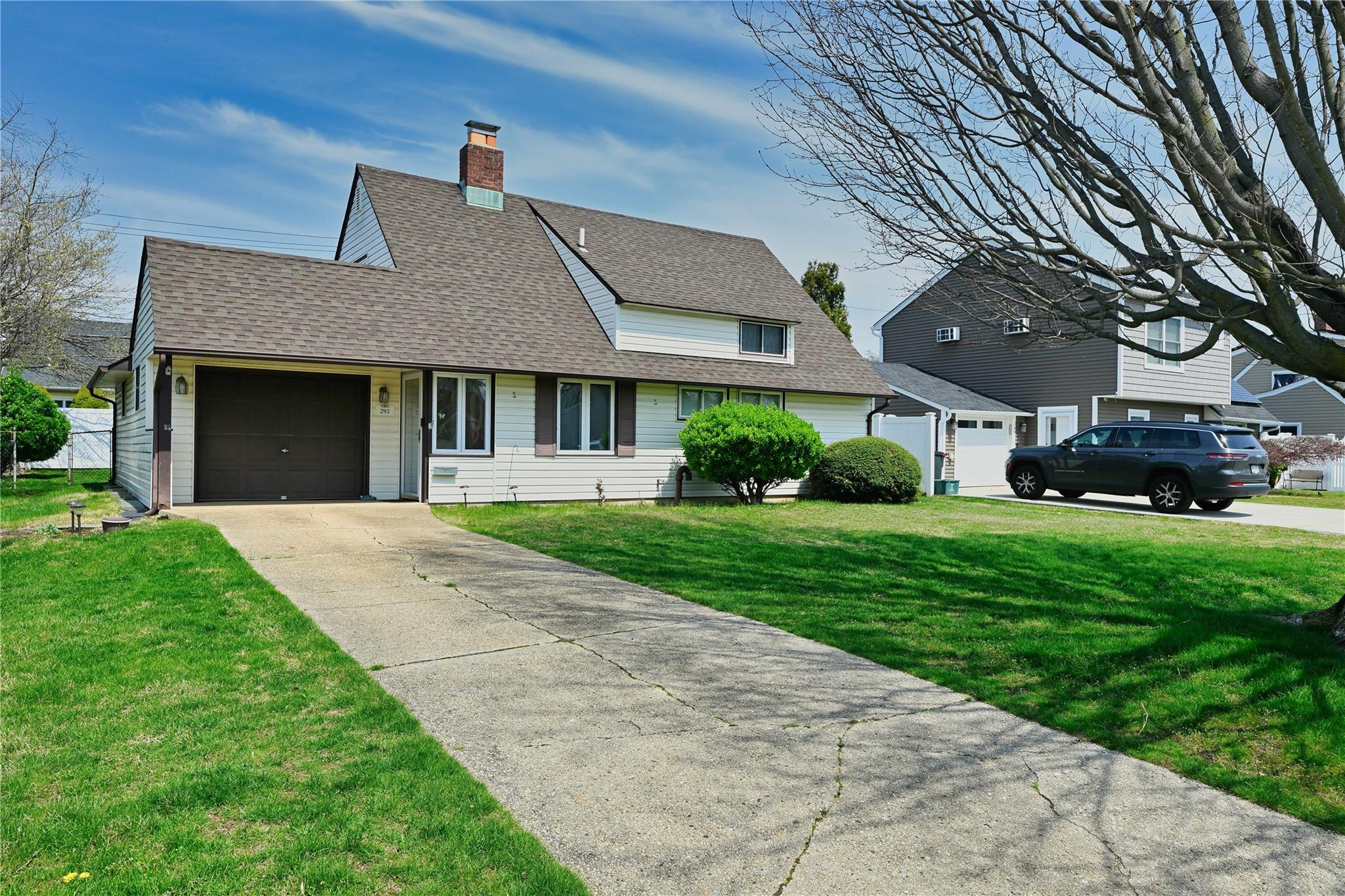 293 Duckpond Drive Property Photo 1