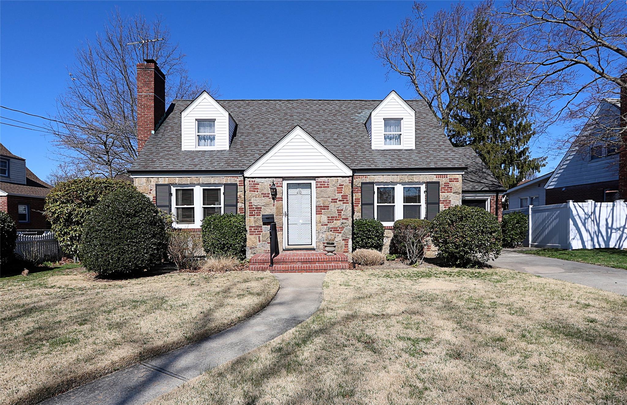412 Adams Avenue Property Photo