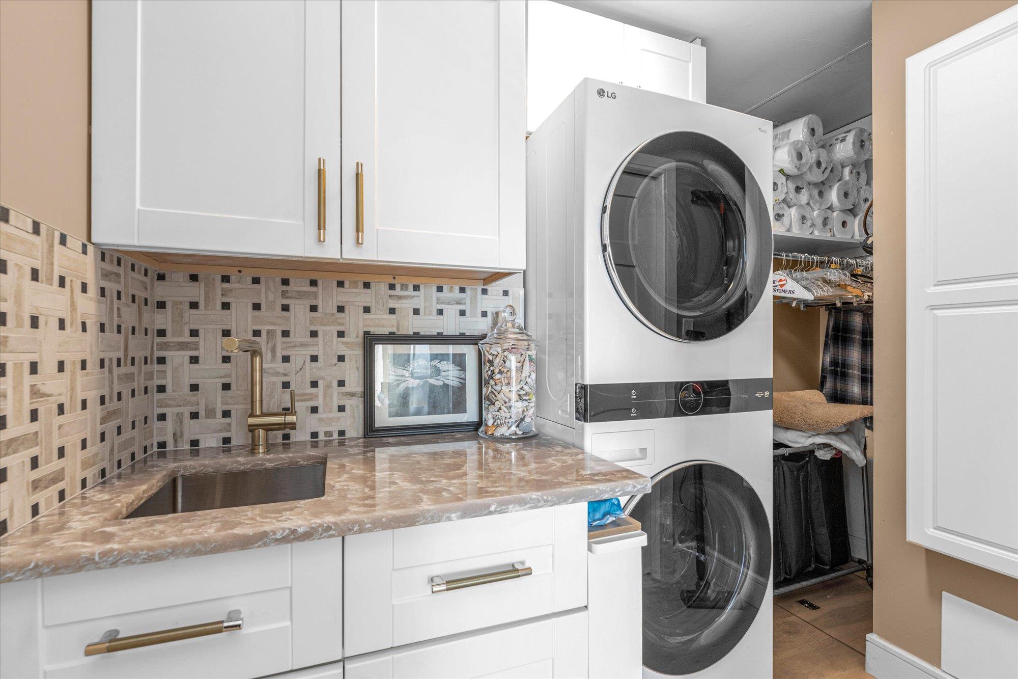 31 Casino Street Ph Property Photo 18
