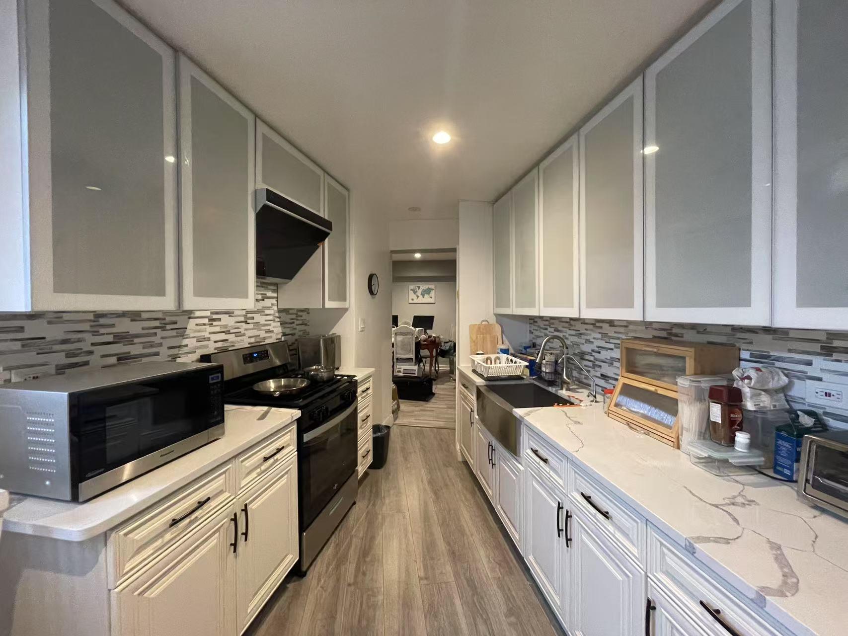 140-50 Burden Crescent 4j Property Photo 3