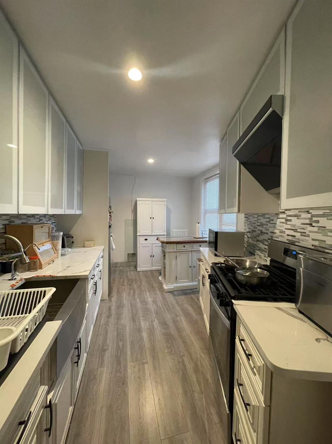 140-50 Burden Crescent 4j Property Photo 4