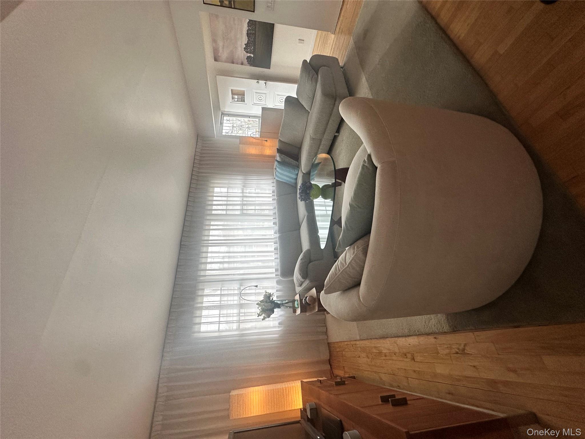 164-33 97th Street Property Photo 4