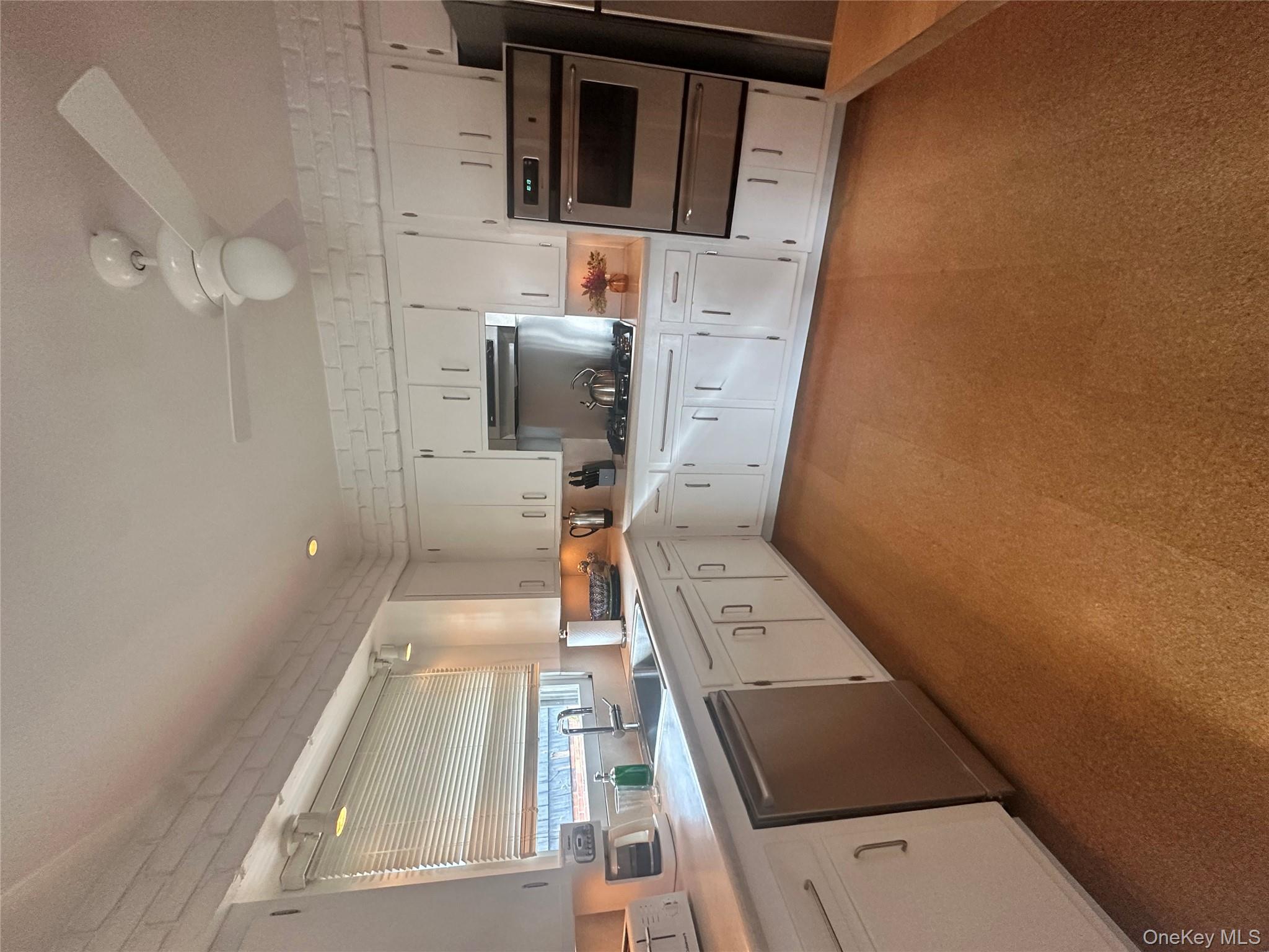 164-33 97th Street Property Photo 6