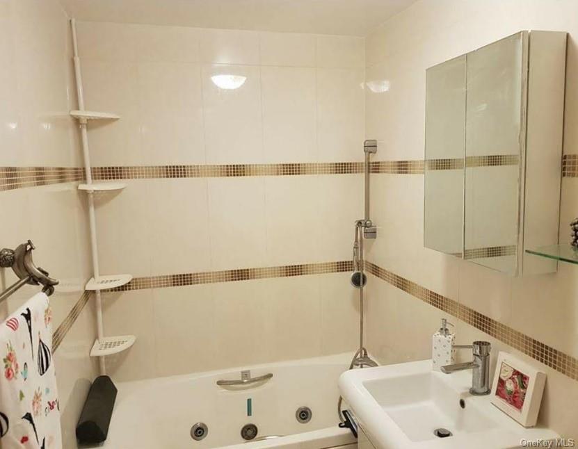 31-12 Union Street 4a Property Photo 9