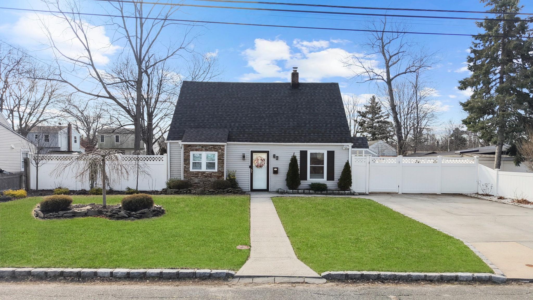 20 Anne Lane Property Photo