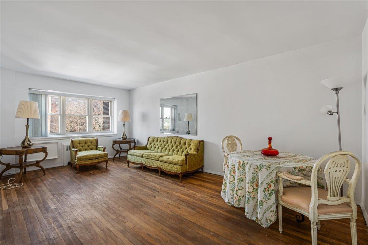 144-55 Melbourne Avenue 3j Property Photo 3