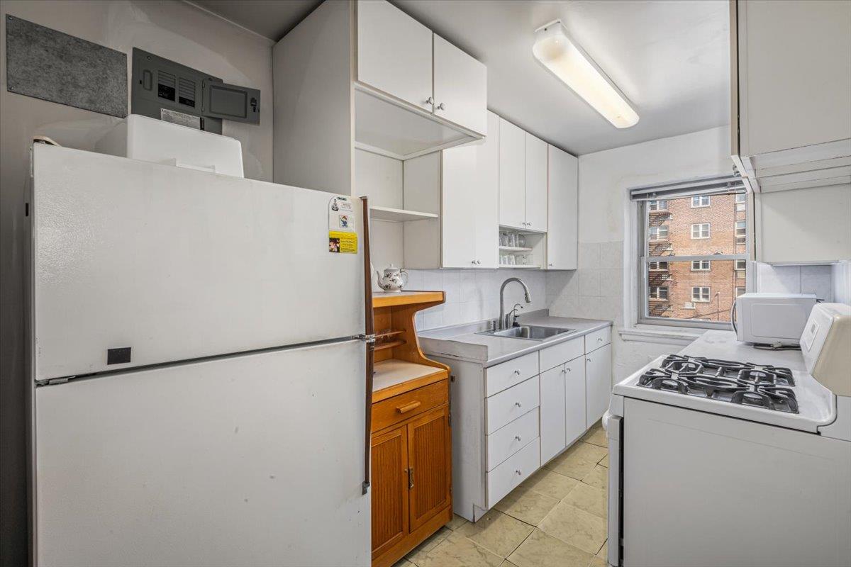 144-55 Melbourne Avenue 3j Property Photo 7