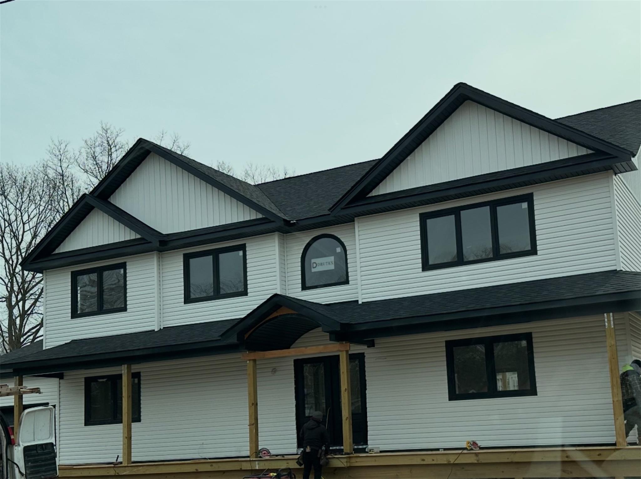 845 Islip Avenue Property Photo