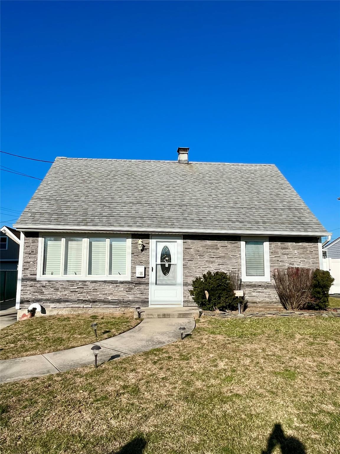 635 Barnes Ave Property Photo