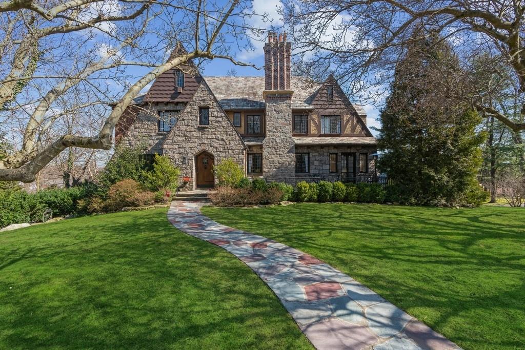 17 Forbes Boulevard Property Photo