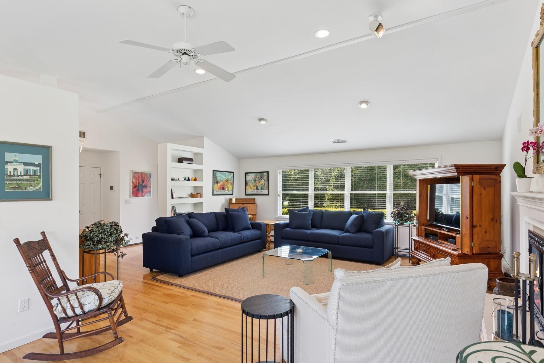 65 Quogue Street Property Photo 4