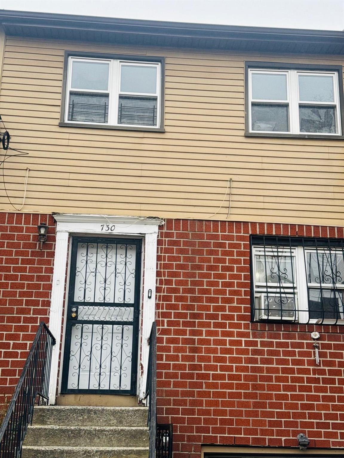 730 Linwood Street Property Photo 4