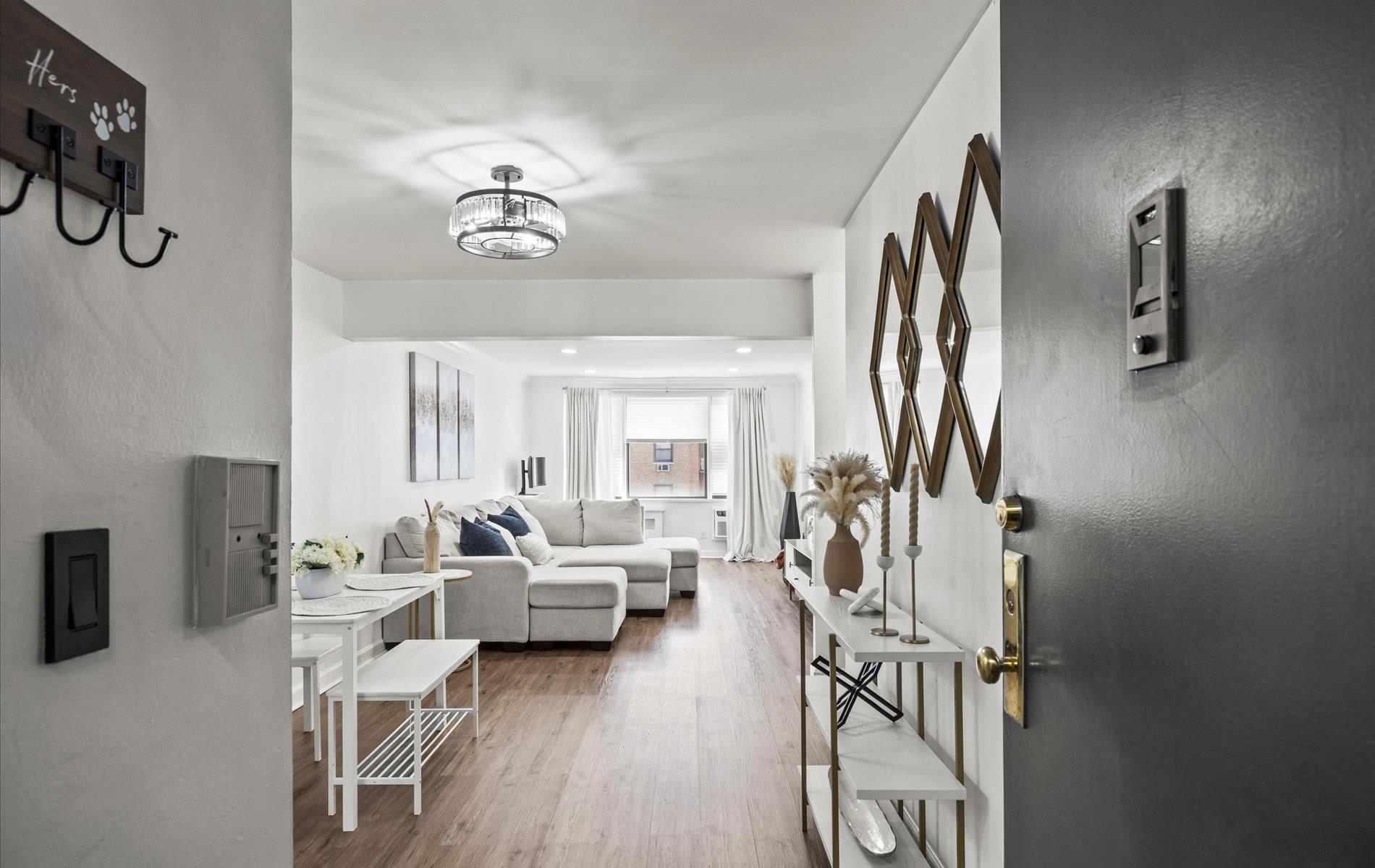 Mineola High School Real Estate Listings Main Image