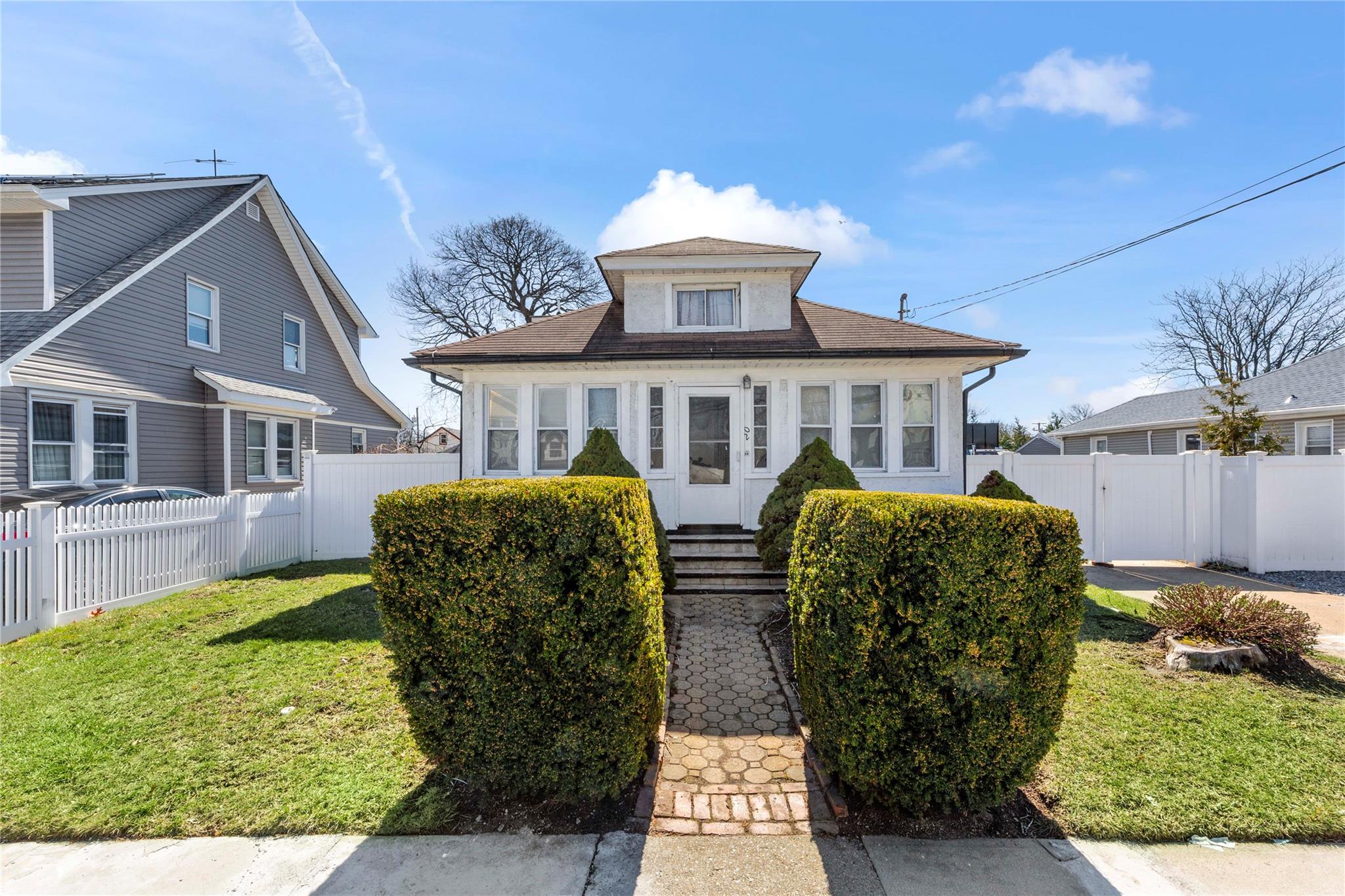 20 E Greenwich Avenue Property Photo