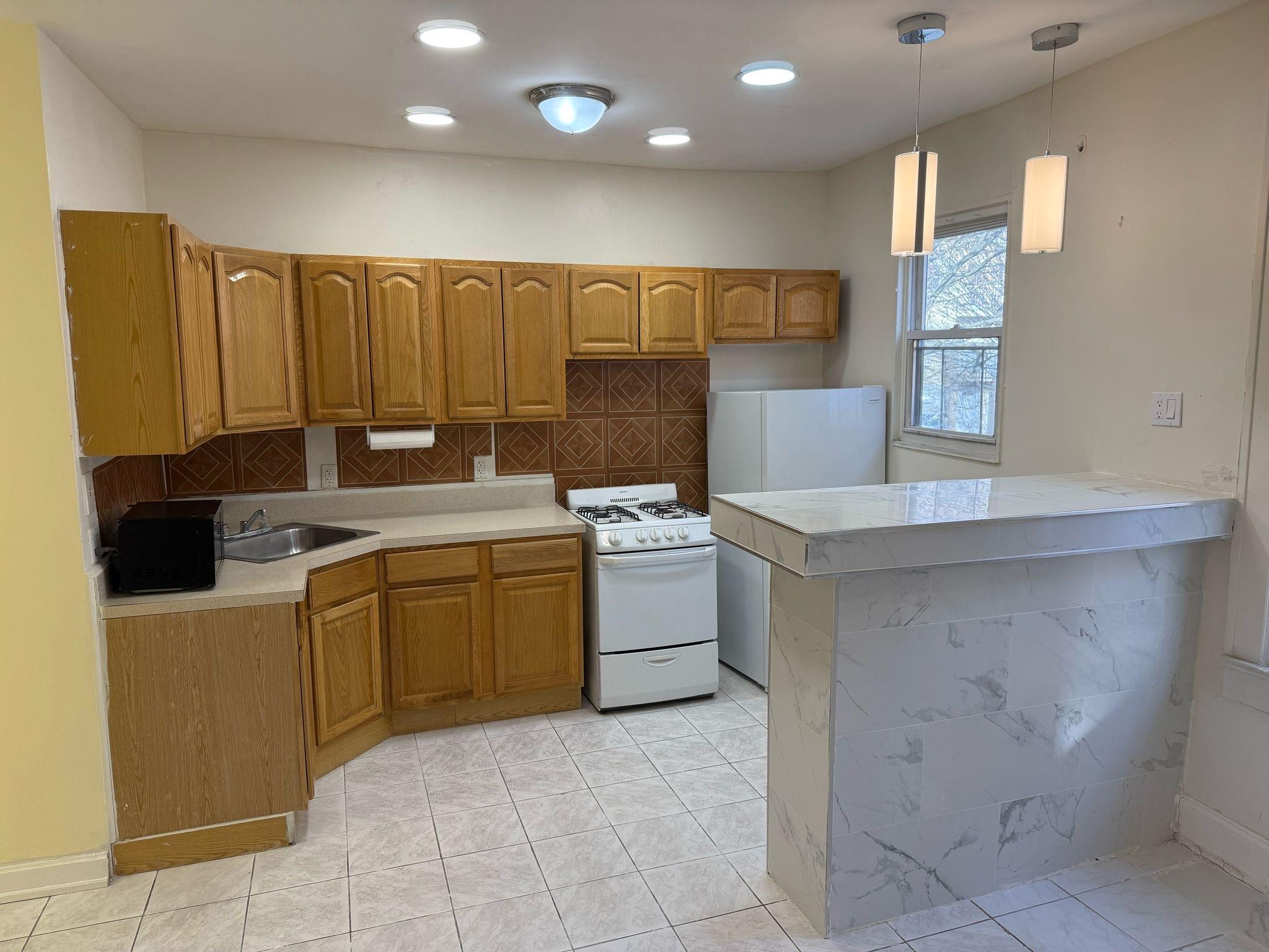 188-30 Jamaica Avenue 2nd Floor Property Photo