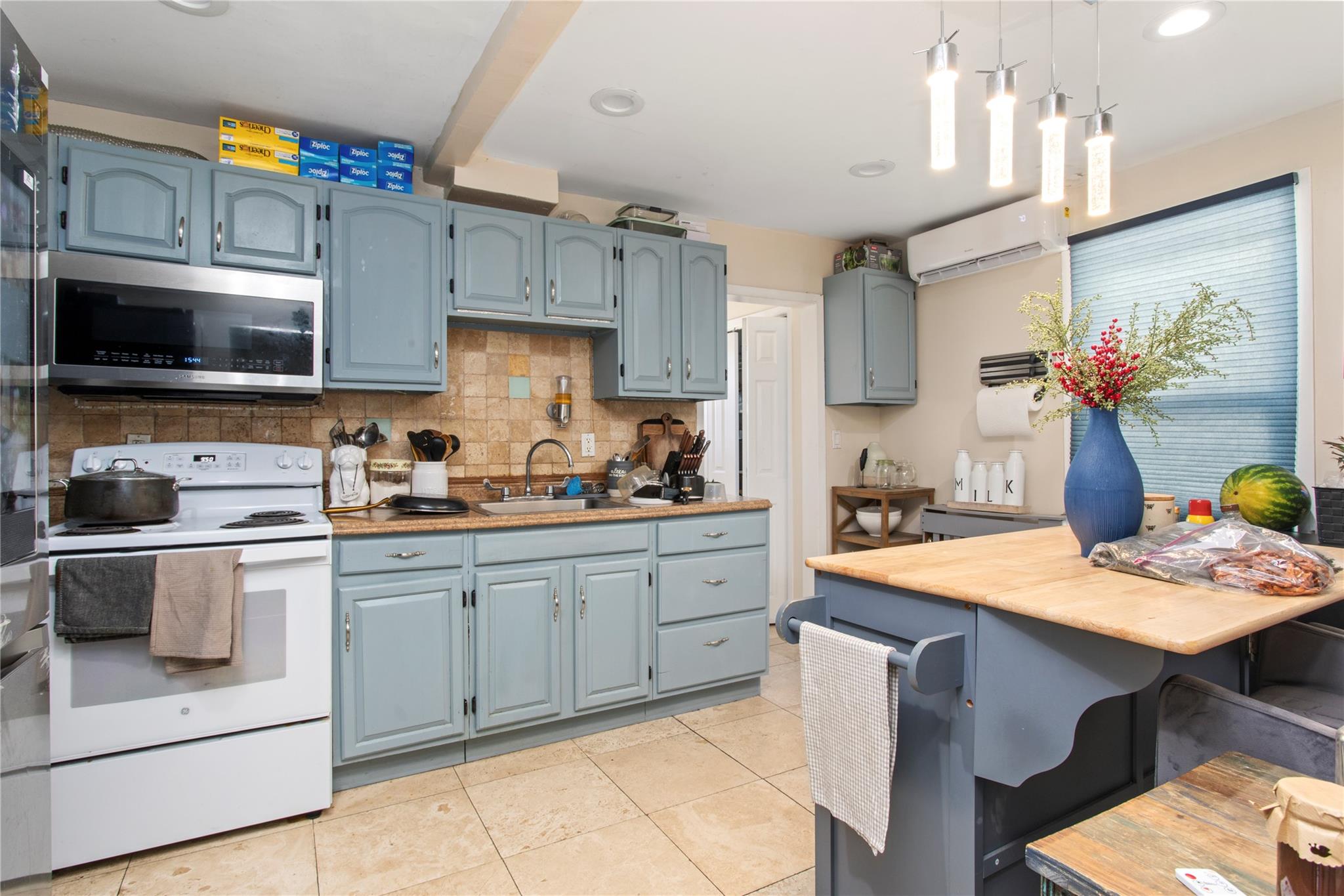4611 Matilda Avenue Property Photo 3