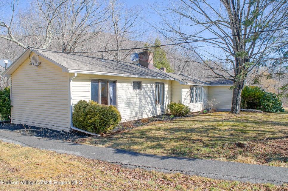 689 Old Road Property Photo