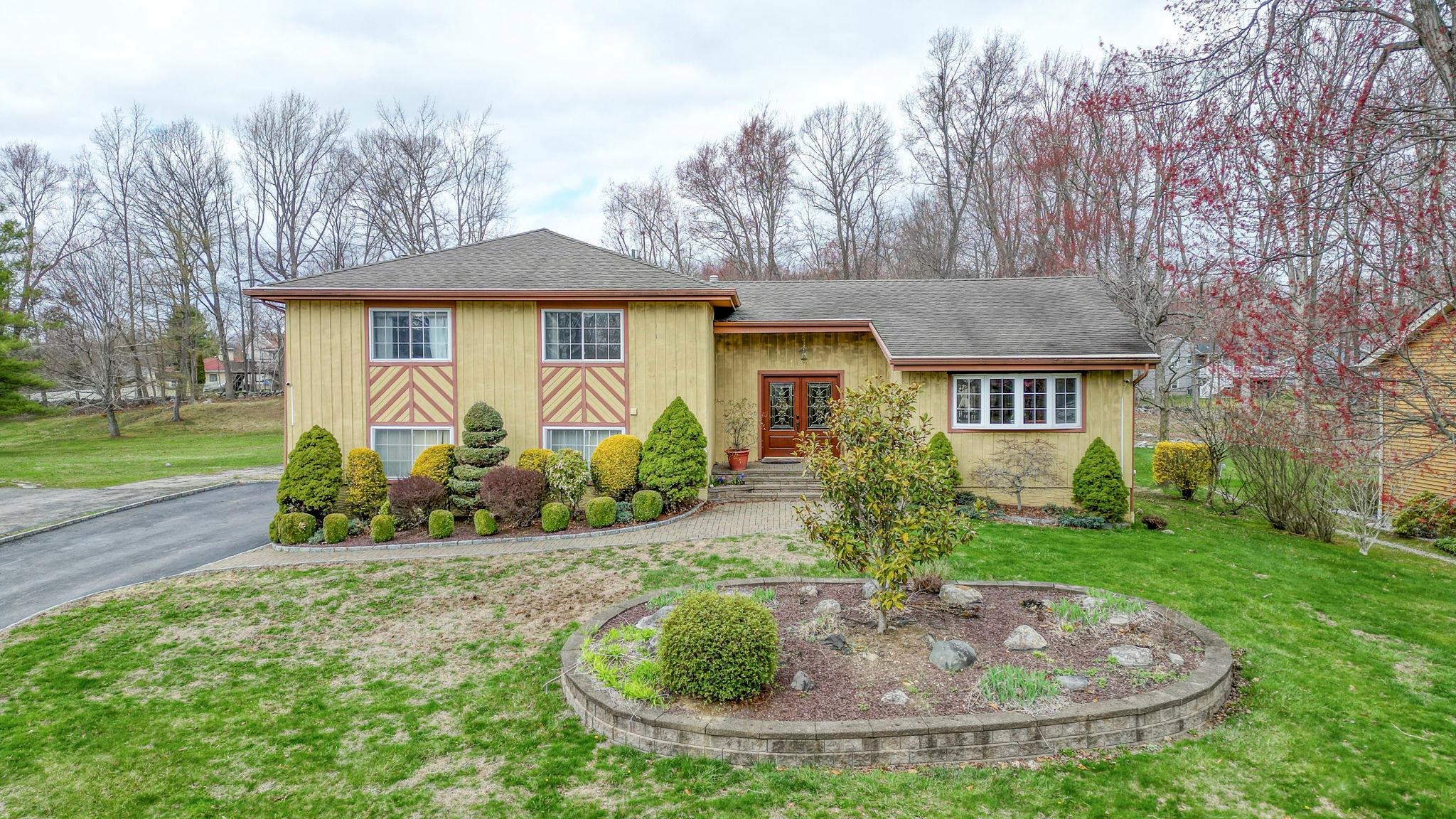 120 Jefferson Ct Property Photo