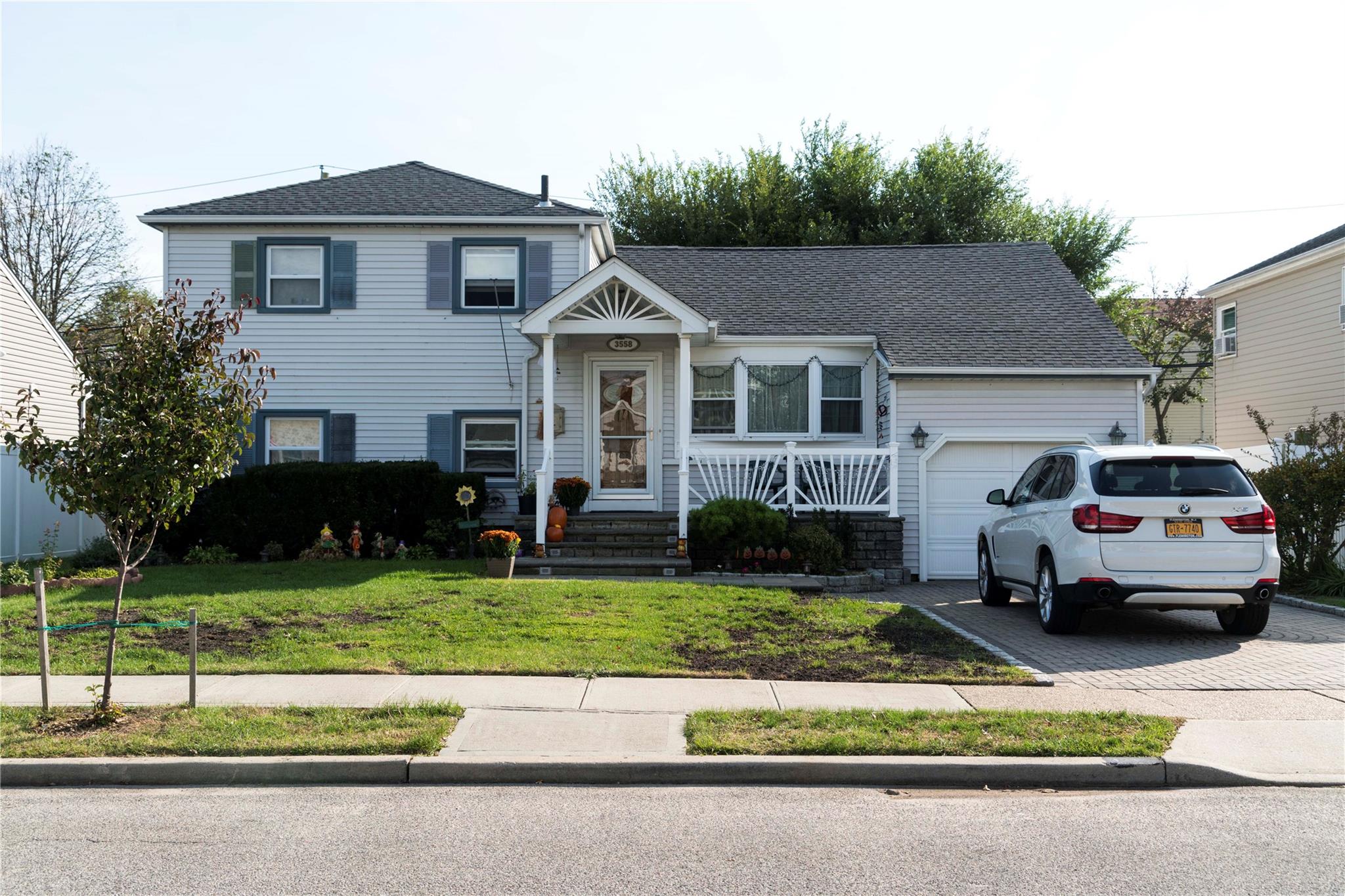 3558 Roanoke Street Property Photo 1