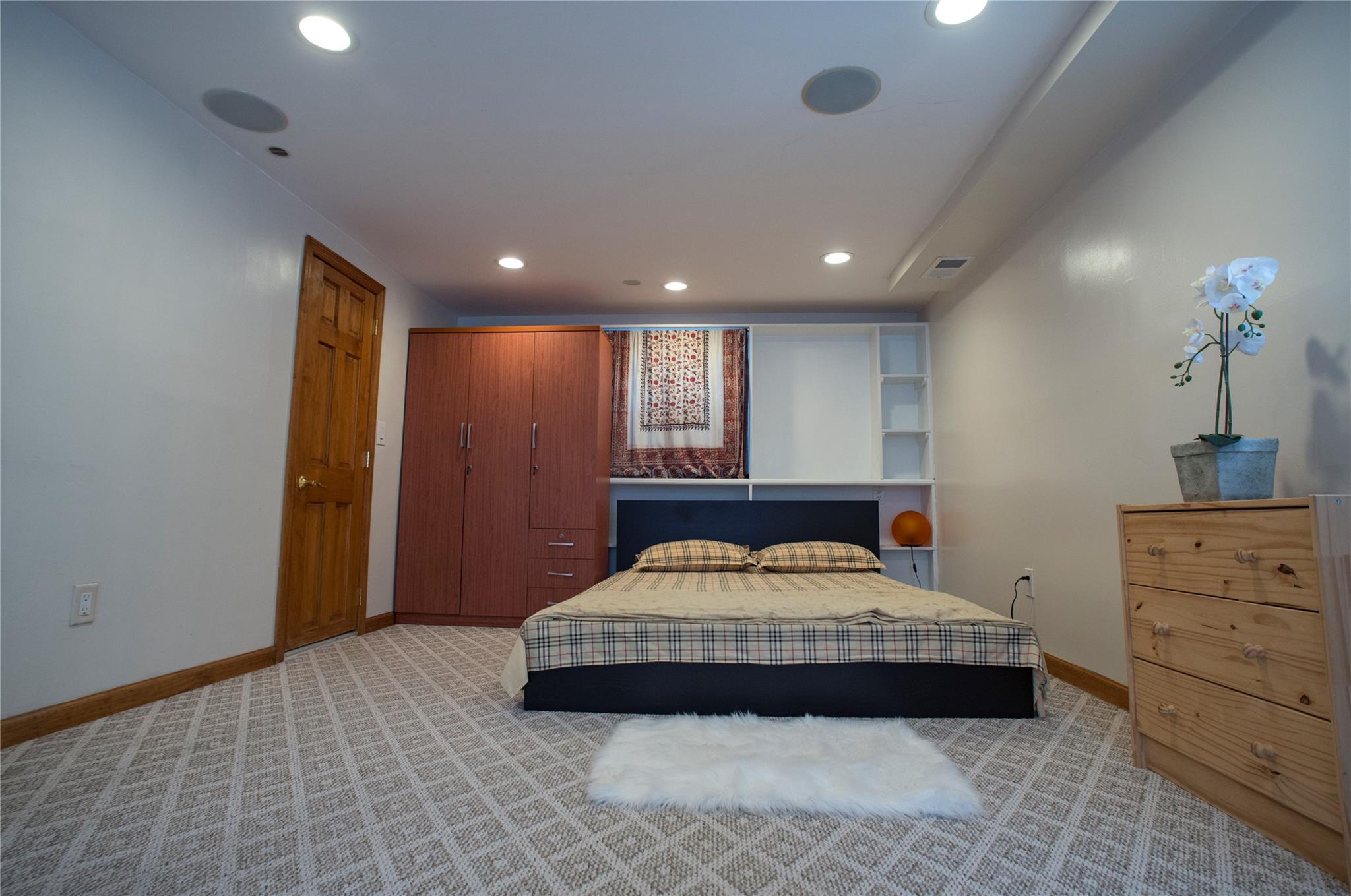 3558 Roanoke Street Property Photo 11