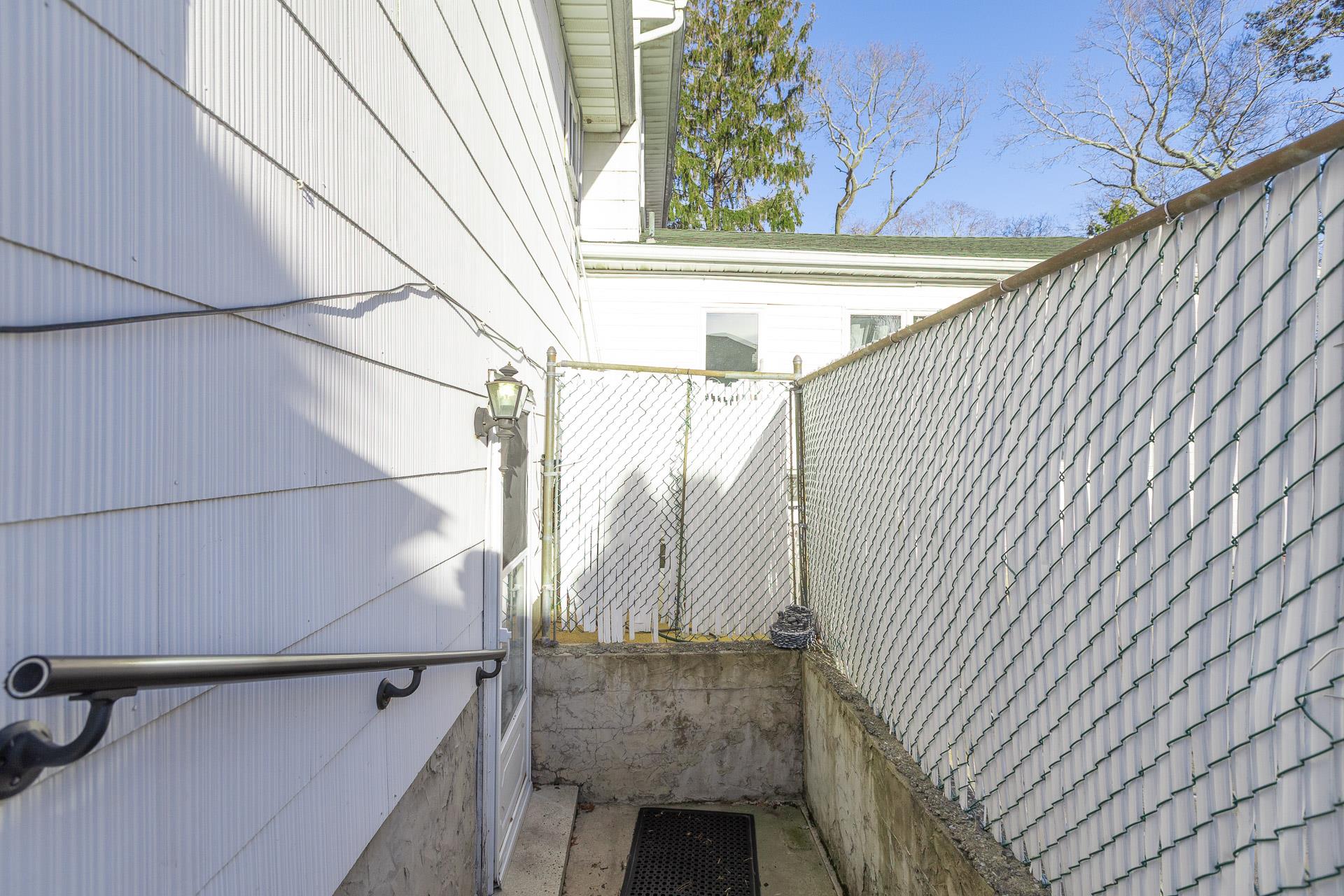 84 Riverside Avenue Property Photo 21