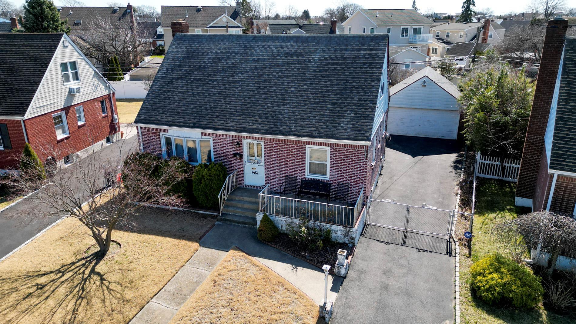 407 Saint Luke Place Property Photo
