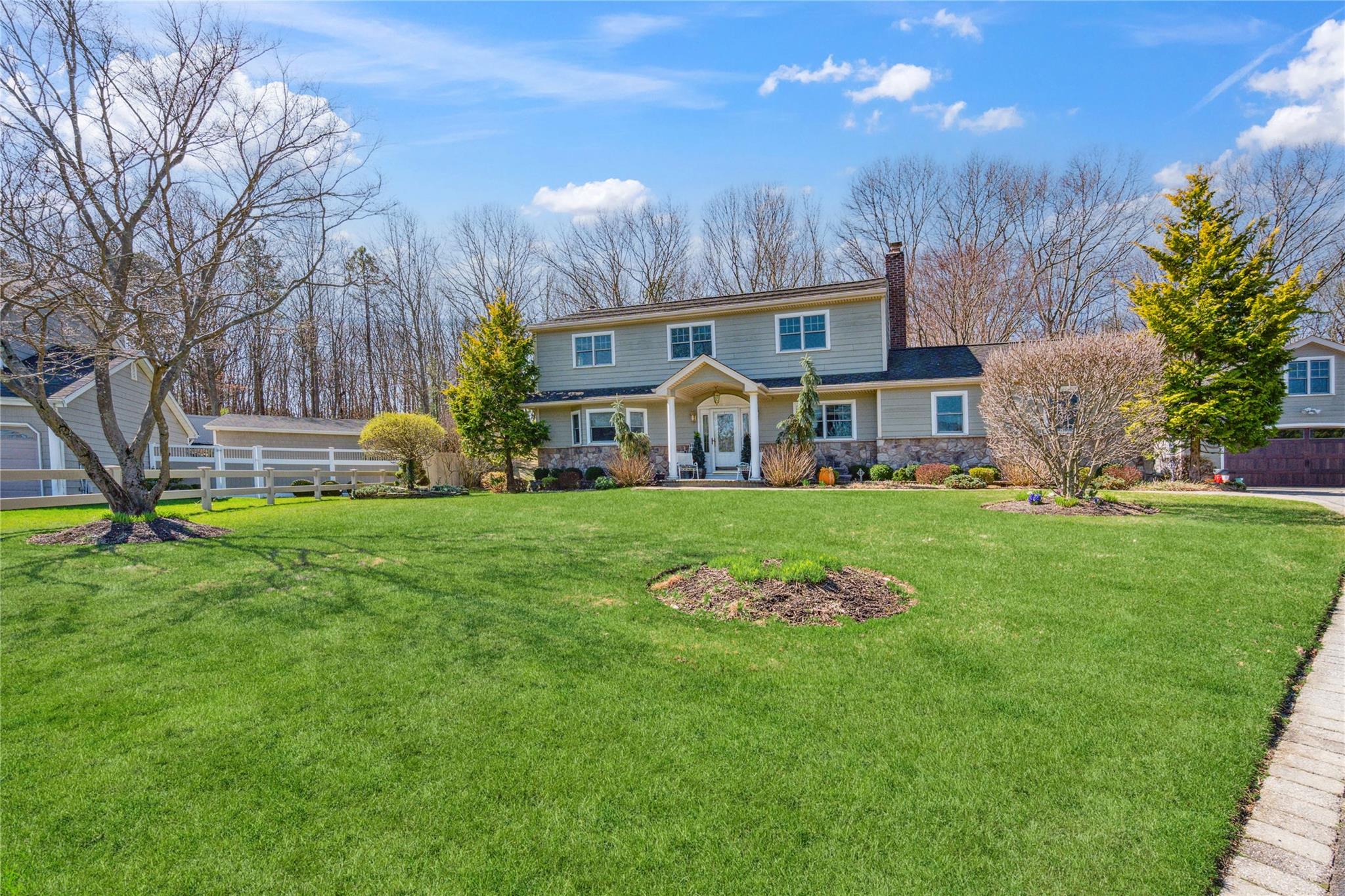 8 Beverly Ct Property Photo