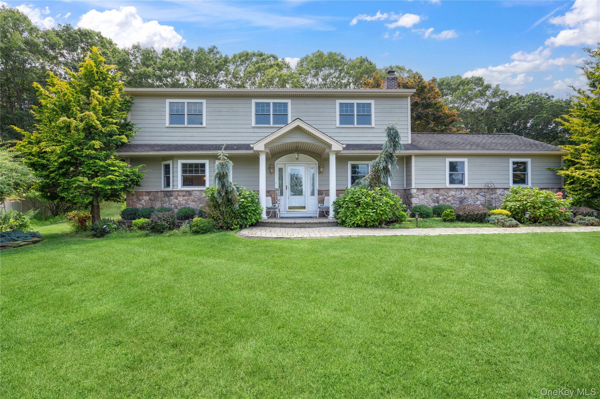 8 Beverly Court Property Photo 1
