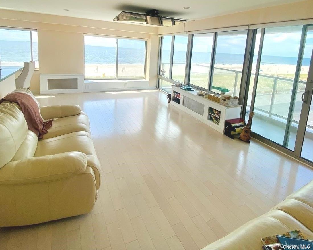 170 W Broadway 4e Property Photo 1