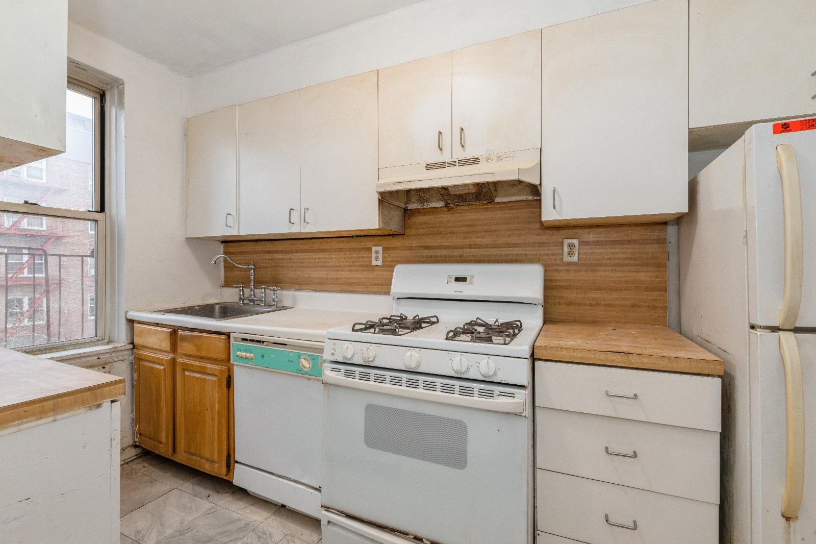 105-24 67 Avenue 4b Property Photo 10