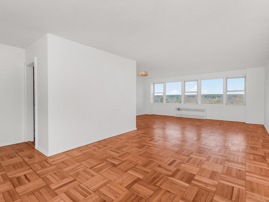 4555 Henry Hudson Parkway 902 Property Photo