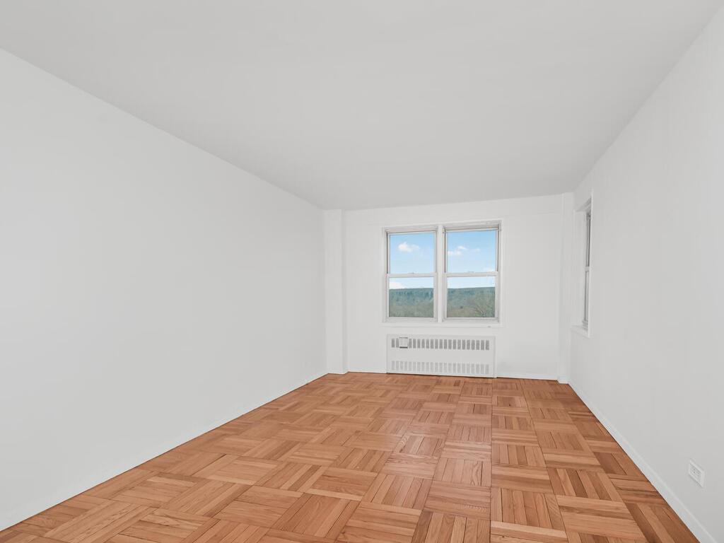 4555 Henry Hudson Parkway 902 Property Photo 4