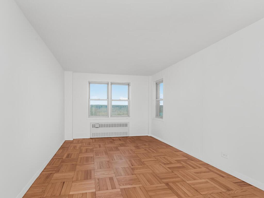 4555 Henry Hudson Parkway 902 Property Photo 5