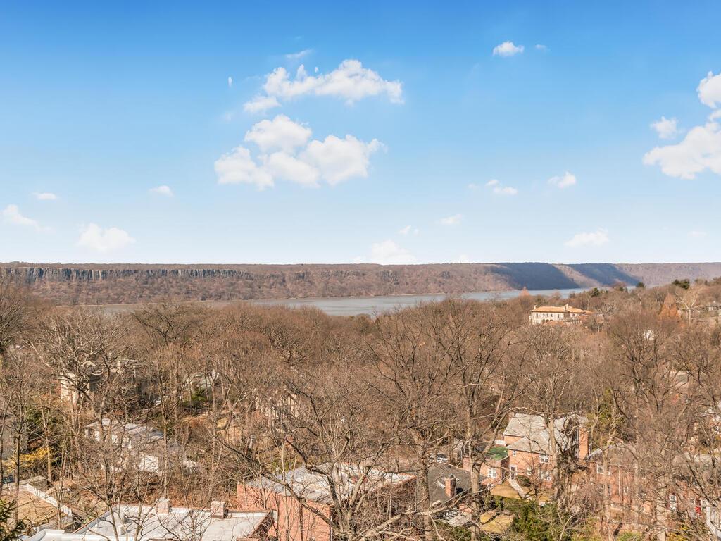 4555 Henry Hudson Parkway 902 Property Photo 10