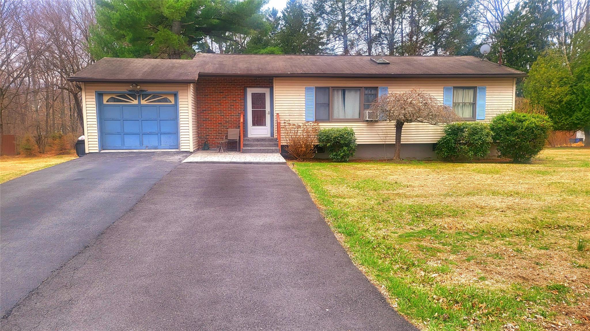 9 Louise Drive Property Photo 1