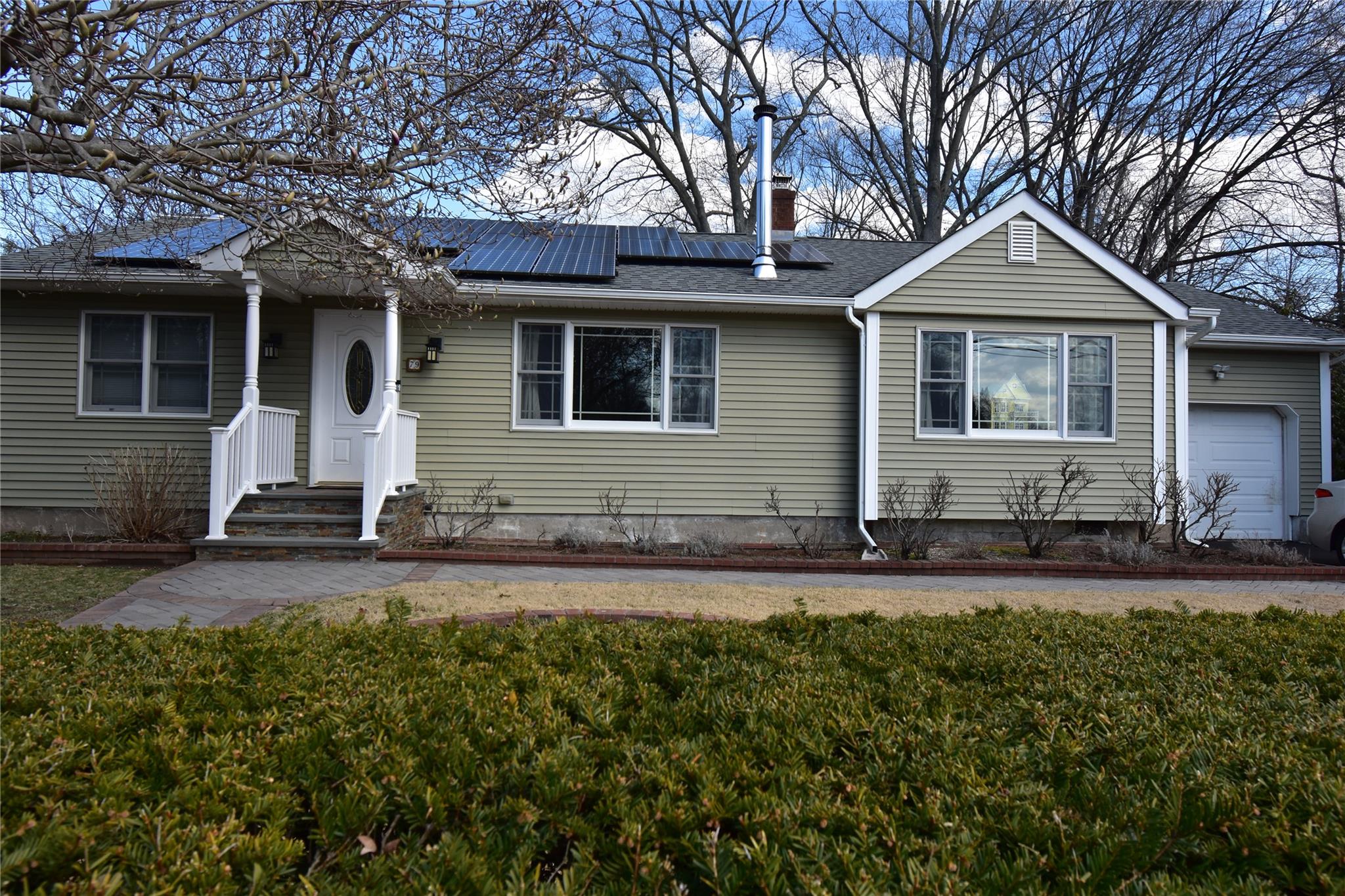79 Hempstead Avenue Property Photo