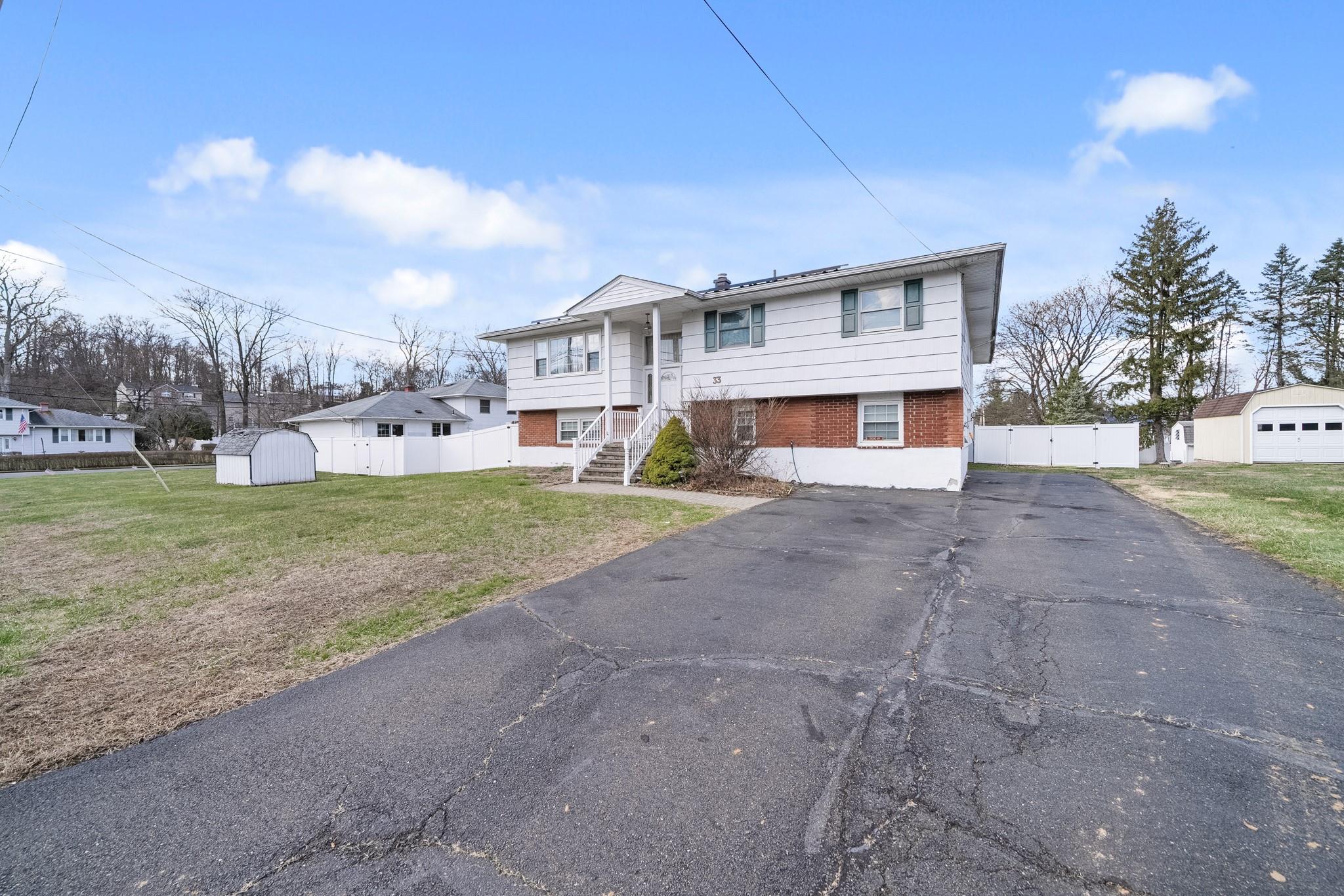 33 De Halve Maen Drive Property Photo 1
