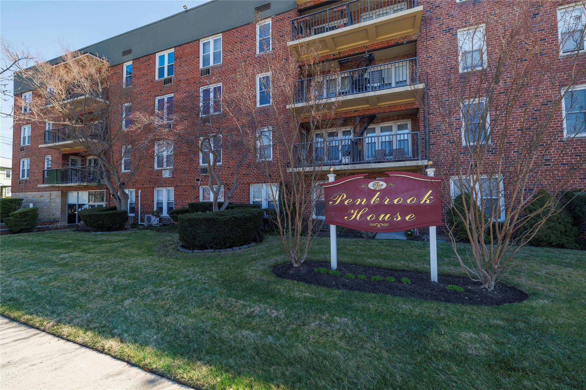 60 Hempstead Avenue 2p Property Photo