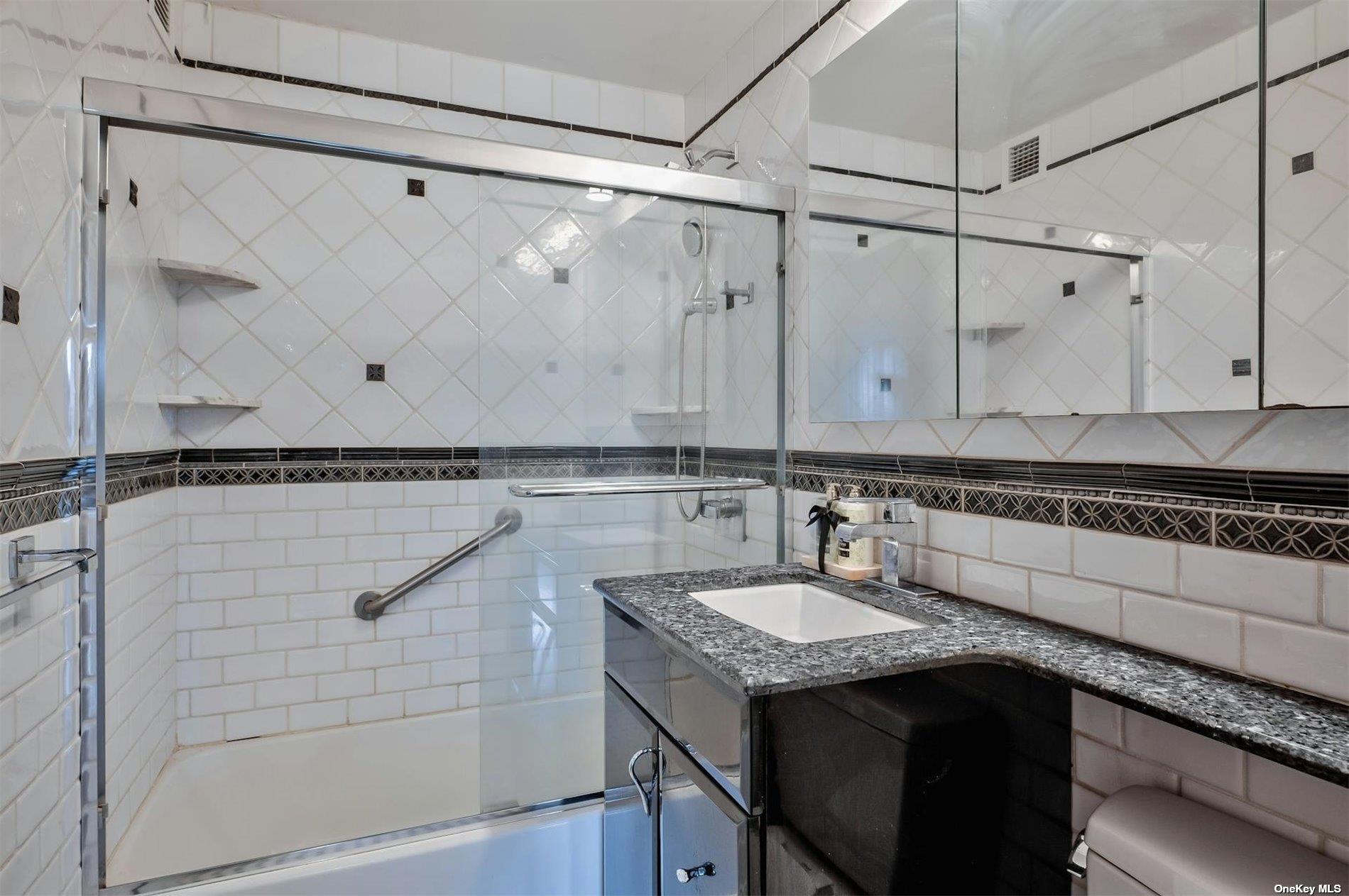 18-15 215th Street 1p Property Photo 15