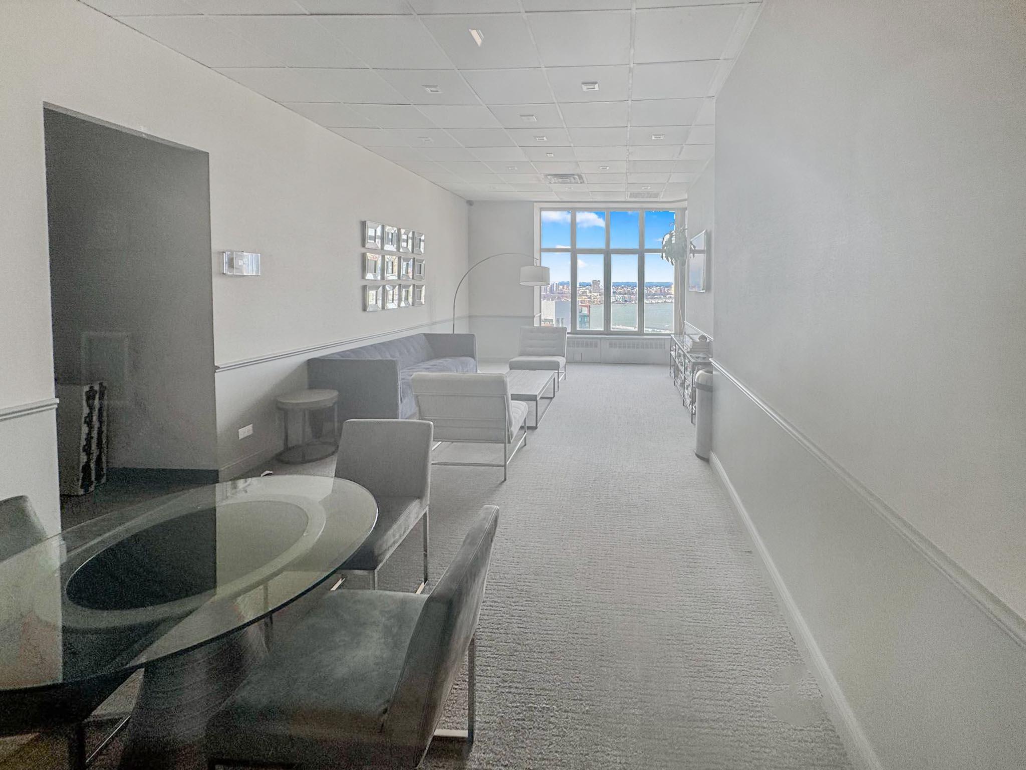 500 43 St 21 E Property Photo 8