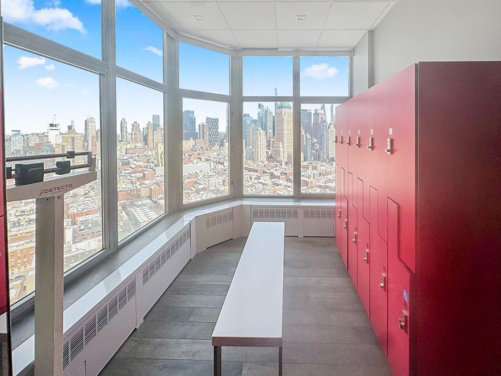 500 43 St 21 E Property Photo 10